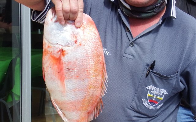  Johan Burmeister met sy 2.35kg Rooi Stomp